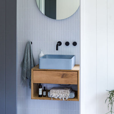 Vesl Square in Powder Blue – Bathroom